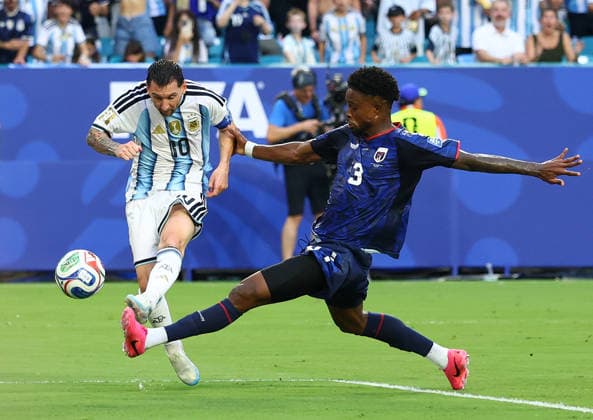 Argentina s Lionel Messi (10) scores a goal as Cabo Verde s Diney defends in the first half of a Round of 32 FIFA World Cup, WM, Weltmeisterschaft, Fussball match at Miami Stadium in Miami, Florida, on Friday, July 3, 2026.  MIA20260703805 CHRISTIANxBRUNSKILL