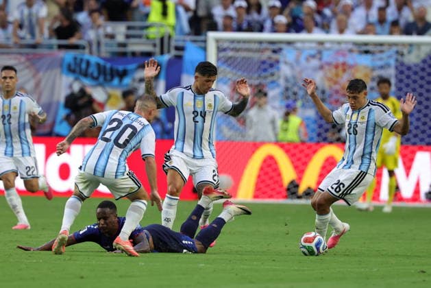 FIFA World Cup, WM, Weltmeisterschaft, Fussball 2026 - Round of 32 - Argentina vs Cape Verde Alexis Mac Allister (L), Enzo Fernandez (2-L), and Nahuel Molina of Argentina (R) in action against Jovane Cabral of Cape Verde during the FIFA World Cup 2026 Round of 32 match Argentina against Cape Verde, in Miami, Florida, USA, 03 July 2026. MIAMI United States  Copyright: xCRISTOBALxHERRERA-ULASHKEVICHx
