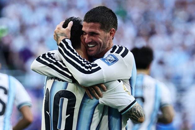 FIFA World Cup, WM, Weltmeisterschaft, Fussball 2026 - Round of 32 - Argentina vs Cape Verde Lionel Messi (L) of Argentina celebrates with teammate Rodrigo De Paul after scoring the opening goal during the FIFA World Cup 2026 Round of 32 match Argentina against Cape Verde, in Miami, USA, 03 July 2026. MIAMI United States  Copyright: xRONALDxWITTEKx
