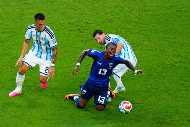 Lionel Messi of Argentina fouls Sidny Lopes Cabral of Cape Verde Argentina v Cape Verde, 2026 FIFA World Cup, WM, Weltmeisterschaft, Fussball Round of 32, Football, Miami Stadium, Miami, Florida, USA - 03 Jul 2026Miami Miami Stadium Florida (FL) United States of America  Copyright: xJavierxGarcia Shutterstockx 16975460av