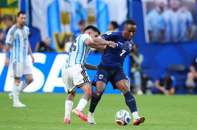 Argentina v Cape Verde - FIFA World Cup, WM, Weltmeisterschaft, Fussball 2026 - Round of 32 FLORIDA, USA - JULY 03: Jovane Cabral (7) of Cabo Verde and Thiago Almada (L) of Argentina compete for the ball during the 2026 FIFA World Cup Round of 32 match between Argentina and Cape Verde at the Hard Rock Stadium (Miami Stadium) in Miami Gardens, Florida, United States on July 03, 2026. Jose Hernandez Anadolu Florida United States. Editorial use only. Please get in touch for any other usage.  Copyright: x2026xAnadoluxJosexHernandezx
