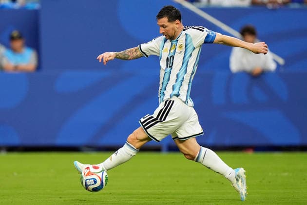 2026-07-04 Argentina v Cabo Verde - Round Of 32 - FIFA World Cup, WM, Weltmeisterschaft, Fussball 2026 MIAMI GARDENS, UNITED STATES - JULY 3: Lionel Messi of Argentina scores the team s first goal during the Round Of 32 - FIFA World Cup 2026 match between Argentina and Cabo Verde at Miami Stadium on July 3, 2026 in Miami Gardens, Florida. (Photo by Pablo Morano BSR Agency) Miami Gardens United States Content not available for redistribution in The Netherlands directly or indirectly through any third parties. Copyright: xBSRxAgencyx