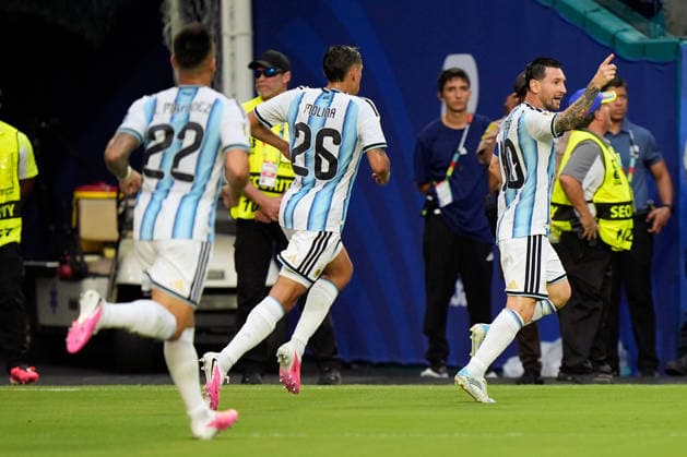 2026-07-04 Argentina v Cabo Verde - Round Of 32 - FIFA World Cup, WM, Weltmeisterschaft, Fussball 2026 MIAMI GARDENS, UNITED STATES - JULY 3: Lionel Messi of Argentina celebrates after scoring the team s first goal with Lautaro Martinez of Argentina, Nahuel Molina of Argentina during the Round Of 32 - FIFA World Cup 2026 match between Argentina and Cabo Verde at Miami Stadium on July 3, 2026 in Miami Gardens, Florida. (Photo by Pablo Morano BSR Agency) Miami Gardens United States Content not available for redistribution in The Netherlands directly or indirectly through any third parties. Copyright: xBSRxAgencyx
