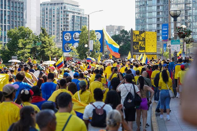 Colombia v Ghana Toronto FIFA Fan Fest - FIFA World Cup, WM, Weltmeisterschaft, Fussball 2026 Colombian fans walk towards the Toronto FIFA World Cup 2026 Fan Festival to support their national team, Nationalteam for the FIFA World Cup 2026 round of 32 match between Colombia and Ghana. on July 3, 2026 in Toronto, Canada. (Photo by Leonardo Ramirez Eyepix Group) Copyright: xLeonardoxRamirezx xEyepixxGroupx LR02072026-02531