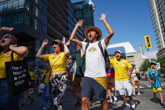Colombia v Ghana Toronto FIFA Fan Fest - FIFA World Cup, WM, Weltmeisterschaft, Fussball 2026 Colombian fans walk towards the Toronto FIFA World Cup 2026 Fan Festival to support their national team, Nationalteam for the FIFA World Cup 2026 round of 32 match between Colombia and Ghana. on July 3, 2026 in Toronto, Canada. (Photo by Leonardo Ramirez Eyepix Group) Copyright: xLeonardoxRamirezx xEyepixxGroupx LR02072026-02548