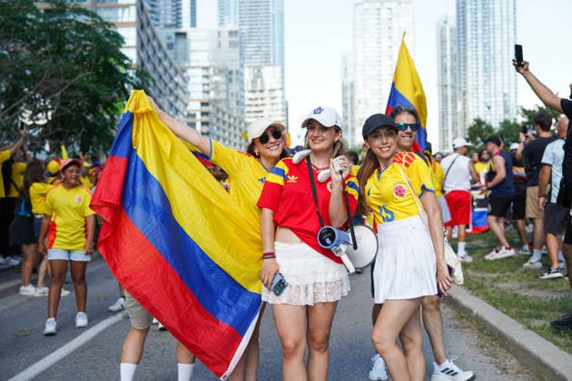 Colombia v Ghana Toronto FIFA Fan Fest - FIFA World Cup, WM, Weltmeisterschaft, Fussball 2026 Colombian fans walk towards the Toronto FIFA World Cup 2026 Fan Festival to support their national team, Nationalteam for the FIFA World Cup 2026 round of 32 match between Colombia and Ghana. on July 3, 2026 in Toronto, Canada. (Photo by Leonardo Ramirez Eyepix Group) Copyright: xLeonardoxRamirezx xEyepixxGroupx LR02072026-02720