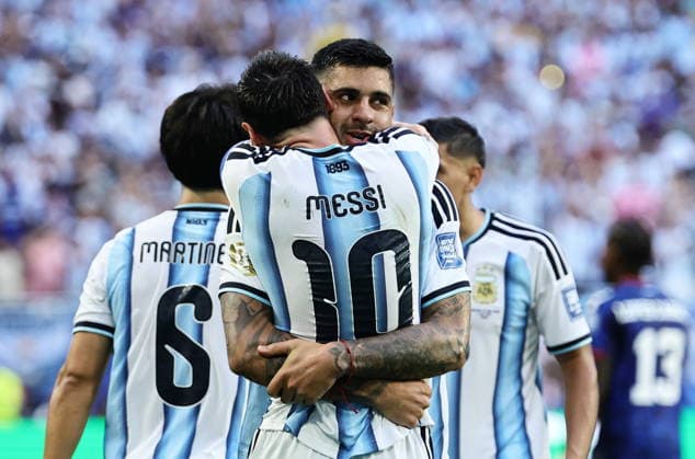 FIFA World Cup, WM, Weltmeisterschaft, Fussball 2026 - Round of 32 - Argentina vs Cape Verde Lionel Messi of Argentina celebrates with teammate Cristian Romero after scoring the opening goal during the FIFA World Cup 2026 Round of 32 match Argentina against Cape Verde, in Miami, USA, 03 July 2026. MIAMI United States  Copyright: xRONALDxWITTEKx