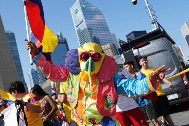 Colombia v Ghana Toronto FIFA Fan Fest - FIFA World Cup, WM, Weltmeisterschaft, Fussball 2026 Colombian fans walk towards the Toronto FIFA World Cup 2026 Fan Festival to support their national team, Nationalteam for the FIFA World Cup 2026 round of 32 match between Colombia and Ghana. on July 3, 2026 in Toronto, Canada. (Photo by Leonardo Ramirez Eyepix Group) Copyright: xLeonardoxRamirezx xEyepixxGroupx LR02072026-02498