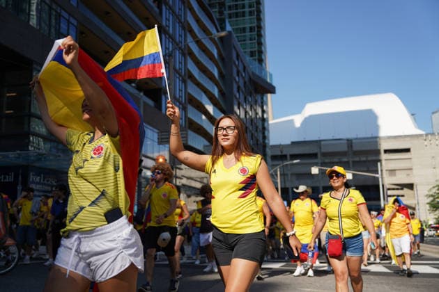 Colombia v Ghana Toronto FIFA Fan Fest - FIFA World Cup, WM, Weltmeisterschaft, Fussball 2026 Colombian fans walk towards the Toronto FIFA World Cup 2026 Fan Festival to support their national team, Nationalteam for the FIFA World Cup 2026 round of 32 match between Colombia and Ghana. on July 3, 2026 in Toronto, Canada. (Photo by Leonardo Ramirez Eyepix Group) Copyright: xLeonardoxRamirezx xEyepixxGroupx LR02072026-02574