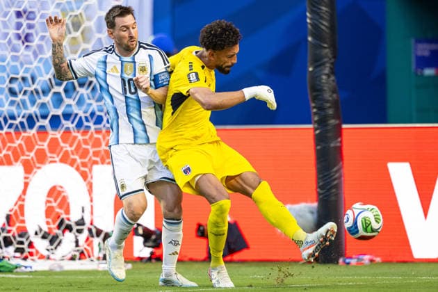 260704 Lionel Messi of Argentina and goalkeeper Vozinha of Cabo Verde during the FIFA World Cup, WM, Weltmeisterschaft, Fussball 2026 round of 32 football match between Argentina and Cabo Verde on July 4, 2026 in Miami. Photo: Jon Olav Nesvold BILDBYRAN COP 217 JE0139 fotboll football soccer fotball vm fotbolls-vm fotball-vm fotbolls-vm 2026 fifa world cup 2026 sextondelsfinal round of 32 23 bbeng *** July 4, 2026: Lionel Messi of Argentina and goalkeeper Vozinha of Cape Verde during the FIFA World Cup 2026 Round of 32 soccer match between Argentina and Cape Verde on July 4, 2026 in Miami. Photo by Jon Olav Nesvold. BILDBYRAN COP 217 JE0139 soccer football fotball World Cup soccer World Cup 2026 FIFA World Cup 2026 round of 32 23 bbeng  Copyright: JONxOLAVxNESVOLD BB260704JE066
