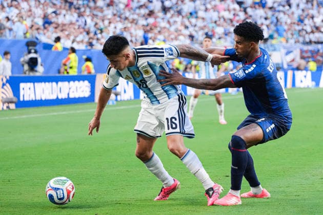 Thiago Almada of Argentina (L) and Kevin Pina of Cape Verde (R) fight for possession during a FIFA Men’s World Cup 2026 round of 32 football match between Argentina and Cape Verde at Miami Stadium, in Miami Gardens July 03 2026 (Photo by Alexandra Fechete SPP)  Copyright: xAlexandraxFechete SPPx Sportspressphoto_SPR184367