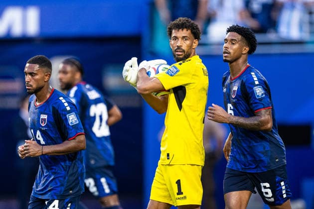 260704 Deroy Duarte, goalkeeper Vozinha and Kevin Pina of Cabo Verde during the FIFA World Cup, WM, Weltmeisterschaft, Fussball 2026 round of 32 football match between Argentina and Cabo Verde on July 4, 2026 in Miami. Photo: Jon Olav Nesvold BILDBYRAN COP 217 JE0139 fotboll football soccer fotball vm fotbolls-vm fotball-vm fotbolls-vm 2026 fifa world cup 2026 sextondelsfinal round of 32 23 bbeng *** July 4, 2026: Deroy Duarte, goalkeeper Vozinha, and Kevin Pina of Cape Verde during the FIFA World Cup 2026 Round of 32 soccer match between Argentina and Cape Verde on July 4, 2026 in Miami. Photo by Jon Olav Nesvold. BILDBYRAN COP 217 JE0139 soccer football fotball World Cup soccer World Cup 2026 FIFA World Cup 2026 round of 32 23 bbeng  Copyright: JONxOLAVxNESVOLD BB260704JE078