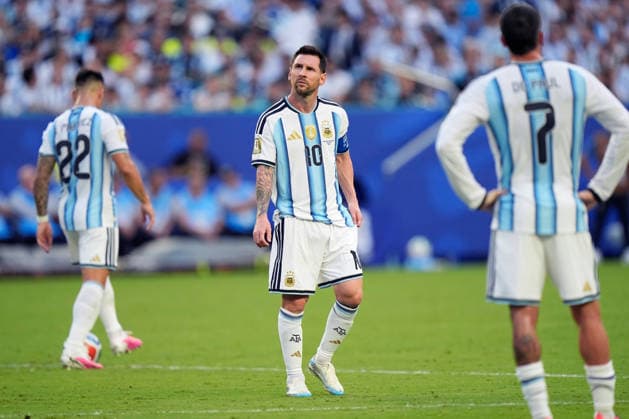 2026-07-04 Argentina v Cabo Verde - Round Of 32 - FIFA World Cup, WM, Weltmeisterschaft, Fussball 2026 MIAMI GARDENS, UNITED STATES - JULY 3: Lionel Messi of Argentina looks dejected after conceding the team s first goal during the Round Of 32 - FIFA World Cup 2026 match between Argentina and Cabo Verde at Miami Stadium on July 3, 2026 in Miami Gardens, Florida. (Photo by Pablo Morano BSR Agency) Miami Gardens United States Content not available for redistribution in The Netherlands directly or indirectly through any third parties. Copyright: xBSRxAgencyx