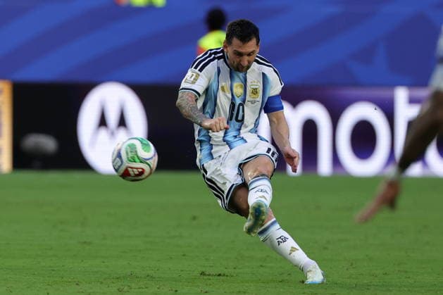 FIFA World Cup, WM, Weltmeisterschaft, Fussball 2026 - Round of 32 - Argentina vs Cape Verde Lionel Messi of Argentina takes a free kick during the FIFA World Cup 2026 Round of 32 match Argentina against Cape Verde, in Miami, Florida, USA, 03 July 2026. MIAMI United States  Copyright: xCRISTOBALxHERRERA-ULASHKEVICHx