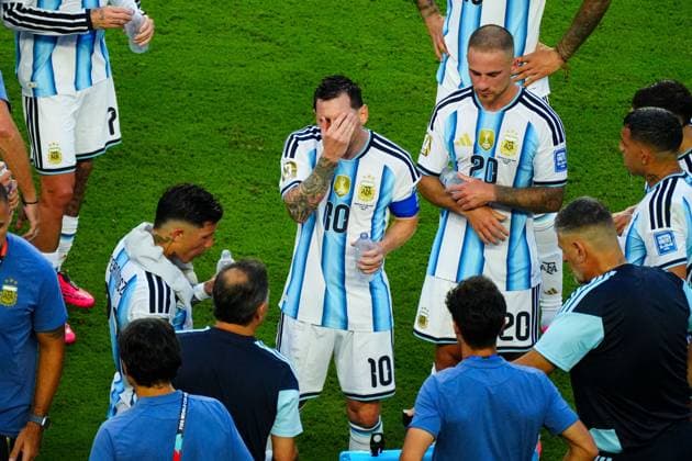 Lionel Messi of Argentina dejected and frustrated during the hydration break Argentina v Cape Verde, 2026 FIFA World Cup, WM, Weltmeisterschaft, Fussball Round of 32, Football, Miami Stadium, Miami, Florida, USA - 03 Jul 2026Miami Miami Stadium Florida (FL) United States of America  Copyright: xJavierxGarcia Shutterstockx 16975460be