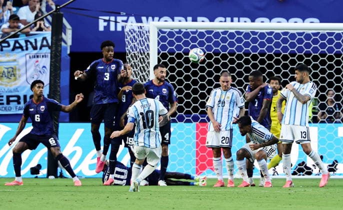 FIFA World Cup, WM, Weltmeisterschaft, Fussball 2026 - Round of 32 - Argentina vs Cape Verde Lionel Messi of Argentina takes a free kick during the FIFA World Cup 2026 Round of 32 match Argentina against Cape Verde, in Miami, USA, 03 July 2026. MIAMI United States  Copyright: xRONALDxWITTEKx
