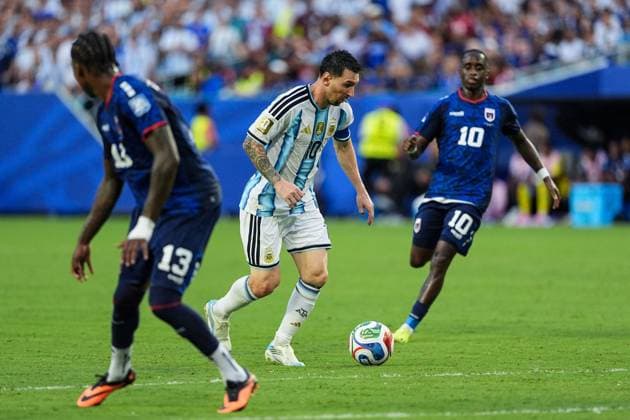 Lionel Messi of Argentina on the ball Argentina v Cape Verde, 2026 FIFA World Cup, WM, Weltmeisterschaft, Fussball Round of 32, Football, Miami Stadium, Miami, Florida, USA - 03 Jul 2026Miami Miami Stadium Florida (FL) United States of America  Copyright: xIsmaelxAdnan Shutterstockx 16975459co