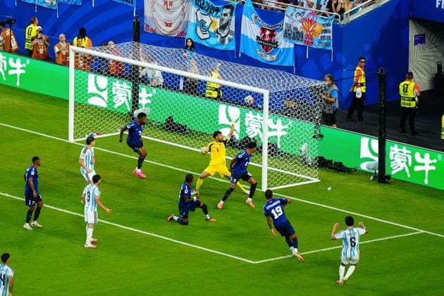 Lisandro Martinez of Argentina shoots and scores his goal Argentina v Cape Verde, 2026 FIFA World Cup, WM, Weltmeisterschaft, Fussball Round of 32, Football, Miami Stadium, Miami, Florida, USA - 03 Jul 2026Miami Miami Stadium Florida (FL) United States of America  Copyright: xJavierxGarcia Shutterstockx 16975460by
