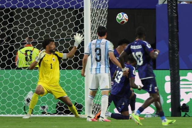 FIFA World Cup, WM, Weltmeisterschaft, Fussball 2026 - Round of 32 - Argentina vs Cape Verde Goalkeeper Vozinha of Cape Verde concedes the 2-1 goal the FIFA World Cup 2026 Round of 32 match Argentina against Cape Verde, in Miami, Florida, USA, 03 July 2026. MIAMI United States  Copyright: xCRISTOBALxHERRERA-ULASHKEVICHx