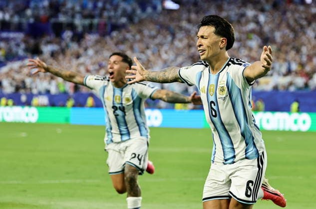 FIFA World Cup, WM, Weltmeisterschaft, Fussball 2026 - Round of 32 - Argentina vs Cape Verde Lisandro Martinez (R) of Argentina celebrates with teammate Enzo Fernandez after scoring his team s second goal during the FIFA World Cup 2026 Round of 32 match Argentina against Cape Verde, in Miami, USA, 03 July 2026. MIAMI United States  Copyright: xRONALDxWITTEKx