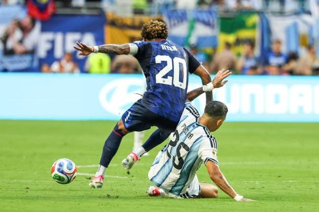 RECORD DATE NOT STATED FIFA World Cup, WM, Weltmeisterschaft, Fussball 2026 - Round of 32 - Argentina v Cape Verde Ryan Mendes player of Cape Verde and Facundo Medina player of Argentina during the FIFA World Cup 2026 Round of 32 match between Argentina and Cape Verde, at Miami Stadium, in Florida, United States, on Friday, July 03, 2026.(Foto: Vanessa Carvalho Brazil Photo Press IMAGO) Sports Copyright: xVanessaxCarvalhox