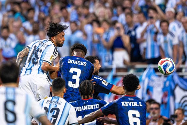 260704 Nico Gonzalez of Argentina and Diney Borges of Cabo Verde during the FIFA World Cup, WM, Weltmeisterschaft, Fussball 2026 round of 32 football match between Argentina and Cabo Verde on July 4, 2026 in Miami. Photo: Jon Olav Nesvold BILDBYRAN COP 217 JE0139 fotboll football soccer fotball vm fotbolls-vm fotball-vm fotbolls-vm 2026 fifa world cup 2026 sextondelsfinal round of 32 23 bbeng *** July 4, 2026: Nico Gonzalez of Argentina and Diney Borges of Cape Verde during the FIFA World Cup 2026 Round of 32 soccer match between Argentina and Cape Verde on July 4, 2026 in Miami. Photo by Jon Olav Nesvold, BILDBYRAN COP 217 JE0139 soccer football fotball World Cup soccer World Cup 2026 FIFA World Cup 2026 round of 32 23 bbeng  Copyright: JONxOLAVxNESVOLD BB260704JE094