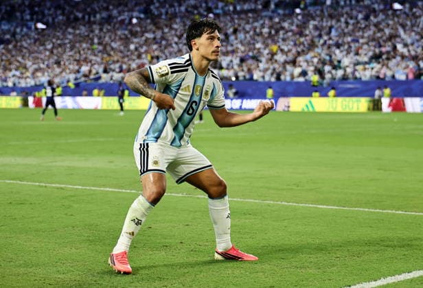 FIFA World Cup, WM, Weltmeisterschaft, Fussball 2026 - Round of 32 - Argentina vs Cape Verde Lisandro Martinez of Argentina celebrates after scoring his team s second goal during the FIFA World Cup 2026 Round of 32 match Argentina against Cape Verde, in Miami, USA, 03 July 2026. MIAMI United States  Copyright: xRONALDxWITTEKx