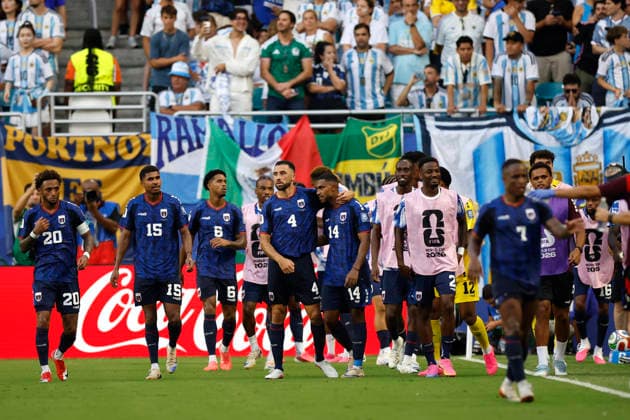 Cape Verde players celebrate a goal during a FIFA World Cup, WM, Weltmeisterschaft, Fussball 2026 match between Argentina and Cape Verde at Hard Rock Stadium in Miami, USA, 03 July 2026. FIFA World Cup 2026 - Round of 32 - Argentina vs Cape Verde !ACHTUNG: NUR REDAKTIONELLE NUTZUNG!  Copyright: xAlbertoxEstevezx AME7252 20260704-55020794326_1