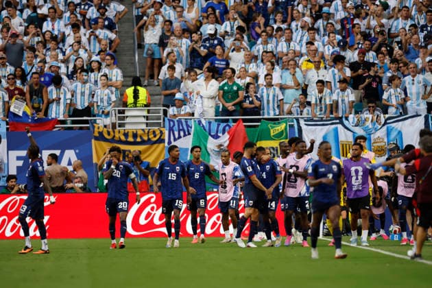 Cape Verde players celebrate a goal during a FIFA World Cup, WM, Weltmeisterschaft, Fussball 2026 match between Argentina and Cape Verde at Hard Rock Stadium in Miami, USA, 03 July 2026. FIFA World Cup 2026 - Round of 32 - Argentina vs Cape Verde !ACHTUNG: NUR REDAKTIONELLE NUTZUNG!  Copyright: xAlbertoxEstevezx AME7255 20260704-55020794334_1