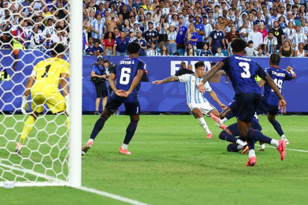 FIFA World Cup, WM, Weltmeisterschaft, Fussball 2026: Argentina v Cape Verde MIAMI, USA - 3rd July 2026: Lisandro Martinez of Argentina scores his side s second goal during the FIFA World Cup 2026 Round of 32 match between Argentina and Cape Verde at Miami Stadium Miami Miami Stadium United States of America Copyright: xCraigxMercerx xPeakxActionxPhotosx