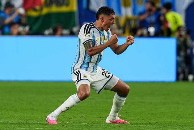 Nahuel Molina of Argentina celebrates Lisandro Martinez of Argentina goal Argentina v Cape Verde, 2026 FIFA World Cup, WM, Weltmeisterschaft, Fussball Round of 32, Football, Miami Stadium, Miami, Florida, USA - 03 Jul 2026Miami Miami Stadium Florida (FL) United States of America  Copyright: xIsmaelxAdnan Shutterstockx 16975459db