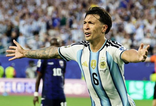 FIFA World Cup, WM, Weltmeisterschaft, Fussball 2026 - Round of 32 - Argentina vs Cape Verde Lisandro Martinez of Argentina celebrates after scoring his team s second goal during the FIFA World Cup 2026 Round of 32 match Argentina against Cape Verde, in Miami, USA, 03 July 2026. MIAMI United States  Copyright: xRONALDxWITTEKx