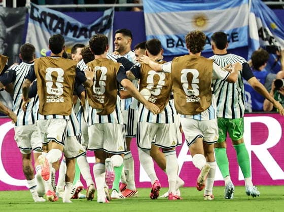 FIFA World Cup, WM, Weltmeisterschaft, Fussball 2026 - Round of 32 - Argentina vs Cape Verde Cristian Romero (C) of Argentina celebrates with teammates after scoring his team s third goal during the FIFA World Cup 2026 Round of 32 match Argentina against Cape Verde, in Miami, USA, 03 July 2026. MIAMI United States  Copyright: xRONALDxWITTEKx