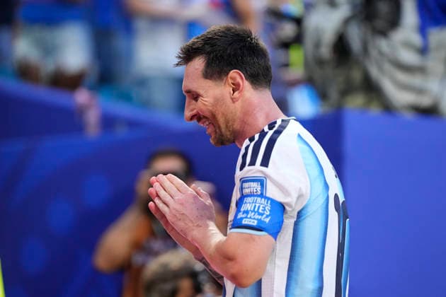 Argentina v Cabo Verde: Round of 32 - FIFA World Cup, WM, Weltmeisterschaft, Fussball 2026 Lionel Messi of Argentina looks on during the FIFA World Cup 2026 Round Of 32 match between Argentina and Cabo Verde at Miami Stadium on July 3, 2026 in Miami Gardens, United States. Miami Gardens FL United States  Copyright: xJosexBretonx originalFilename:bretonhernandez-argentin260703_npCCx.jpg