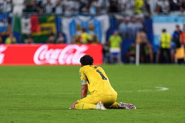 Vozinha of Cape Verde on his knees at full time Argentina v Cape Verde, 2026 FIFA World Cup, WM, Weltmeisterschaft, Fussball Round of 32, Football, Miami Stadium, Miami, Florida, USA - 03 Jul 2026Miami Miami Stadium Florida (FL) United States of America  Copyright: xJavierxGarcia Shutterstockx 16975460cu