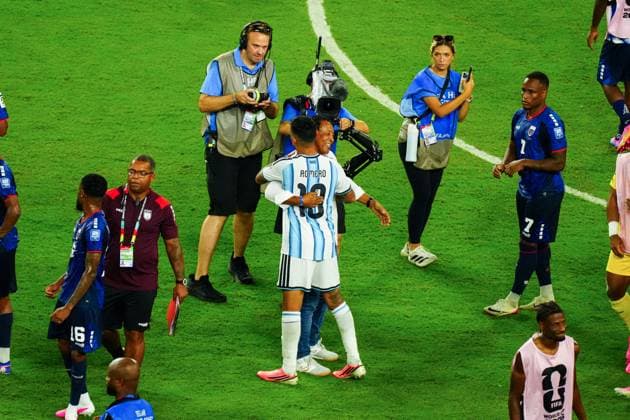 Cristian Romero of Argentina embraces with Bubista of Cape Verde at full time Argentina v Cape Verde, 2026 FIFA World Cup, WM, Weltmeisterschaft, Fussball Round of 32, Football, Miami Stadium, Miami, Florida, USA - 03 Jul 2026Miami Miami Stadium Florida (FL) United States of America  Copyright: xJavierxGarcia Shutterstockx 16975460cv