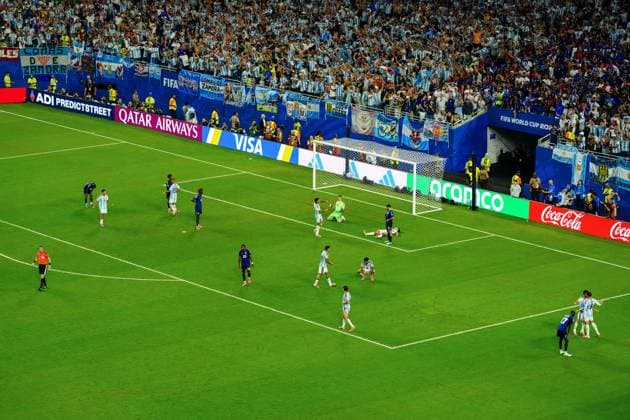 Argentina players celebrate victory at full time Argentina v Cape Verde, 2026 FIFA World Cup, WM, Weltmeisterschaft, Fussball Round of 32, Football, Miami Stadium, Miami, Florida, USA - 03 Jul 2026Miami Miami Stadium Florida (FL) United States of America  Copyright: xJavierxGarcia Shutterstockx 16975460cw