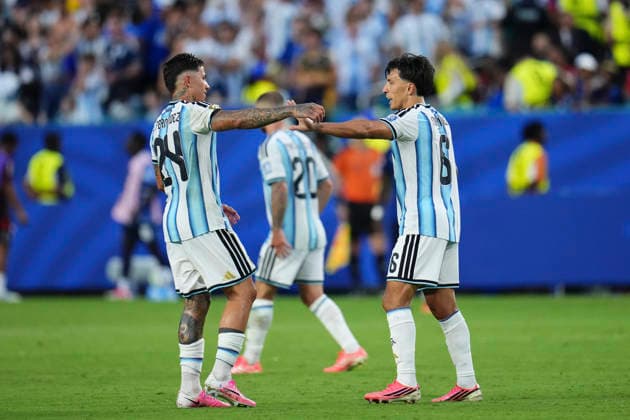 Argentina v Cabo Verde: Round of 32 - FIFA World Cup, WM, Weltmeisterschaft, Fussball 2026 Lisandro Martinez of Argentina celebrates after scoring his team s second goal during the FIFA World Cup 2026 Round Of 32 match between Argentina and Cabo Verde at Miami Stadium on July 3, 2026 in Miami Gardens, United States. Miami Gardens FL United States  Copyright: xJosexBretonx originalFilename:bretonhernandez-argentin260703_npsR2.jpg