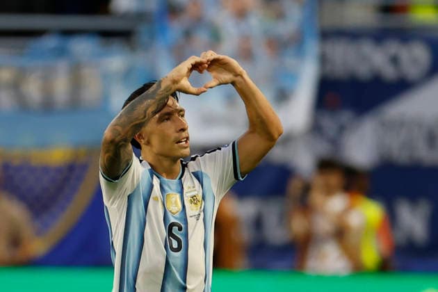 Argentina s Lisandro Martinez celebrates a goal in a FIFA World Cup, WM, Weltmeisterschaft, Fussball 2026 match between Argentina and Cape Verde at Hard Rock Stadium in Miami, USA, 03 July 2026. FIFA World Cup 2026 - Round of 32 - Argentina vs Cape Verde !ACHTUNG: NUR REDAKTIONELLE NUTZUNG!  Copyright: xAlbertoxEstevezx AME7297 20260704-55020794518_1