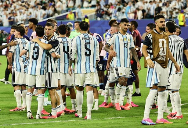 FIFA World Cup, WM, Weltmeisterschaft, Fussball 2026 - Round of 32 - Argentina vs Cape Verde Players of Argentina celebrate at the end of the FIFA World Cup 2026 Round of 32 match Argentina against Cape Verde, in Miami, USA, 03 July 2026. Argentina won 3-2. MIAMI United States  Copyright: xRONALDxWITTEKx