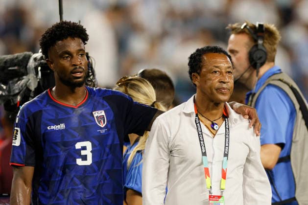 Argentina v Cabo Verde: Round of 32 - FIFA World Cup, WM, Weltmeisterschaft, Fussball 2026 Diney of Cabo Verde and Bubista, Head Coach of Cabo Verde look dejected after the FIFA World Cup 2026 Round Of 32 match between Argentina and Cabo Verde at Miami Stadium on July 3, 2026 in Miami Gardens, United States. Miami Gardens Miami Stadium FL United States Copyright: xAllstarxPicturexLibraryxLtdx