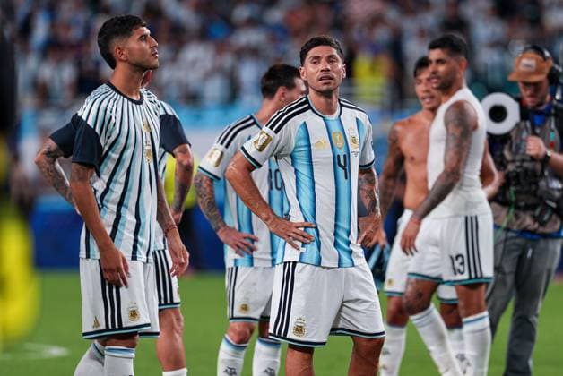 Gonzalo Montiel of Argentina received at full time Argentina v Cape Verde, 2026 FIFA World Cup, WM, Weltmeisterschaft, Fussball Round of 32, Football, Miami Stadium, Miami, Florida, USA - 03 Jul 2026Miami Miami Stadium Florida (FL) United States of America  Copyright: xIsmaelxAdnan Shutterstockx 16975459du
