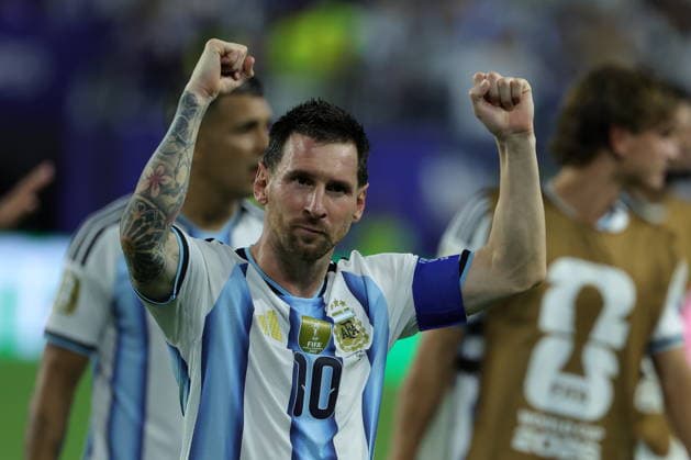 FIFA World Cup, WM, Weltmeisterschaft, Fussball 2026 - Round of 32 - Argentina vs Cape Verde Lionel Messi of Argentina greets supporters as he leave the pitch after winning the FIFA World Cup 2026 Round of 32 match Argentina against Cape Verde, in Miami, Florida, USA, 03 July 2026. MIAMI United States  Copyright: xCRISTOBALxHERRERA-ULASHKEVICHx