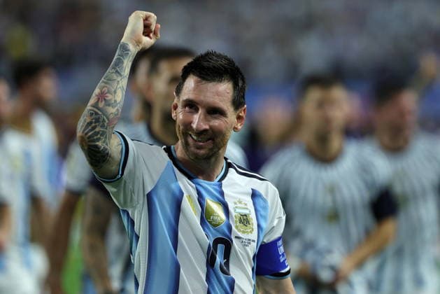 FIFA World Cup, WM, Weltmeisterschaft, Fussball 2026 - Round of 32 - Argentina vs Cape Verde Lionel Messi of Argentina greets supporters as he leave the pitch after winning the FIFA World Cup 2026 Round of 32 match Argentina against Cape Verde, in Miami, Florida, USA, 03 July 2026. MIAMI United States  Copyright: xCRISTOBALxHERRERA-ULASHKEVICHx