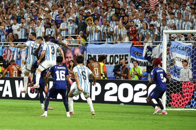 FIFA World Cup, WM, Weltmeisterschaft, Fussball 2026: Argentina v Cape Verde MIAMI, USA - 3rd July 2026: Christian Romero of Argentina scores his side s third goal during the FIFA World Cup 2026 Round of 32 match between Argentina and Cape Verde at Miami Stadium Miami Miami Stadium United States of America Copyright: xCraigxMercerx xPeakxActionxPhotosx