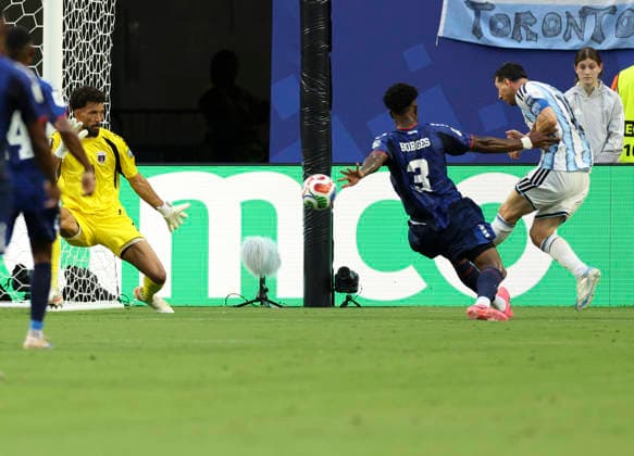 (260704) -- MIAMI, July 4, 2026 -- Lionel Messi (front 1st R) of Argentina shoots and scores during the round of 32 match between Argentina and Cabo Verde at the 2026 FIFA World Cup, WM, Weltmeisterschaft, Fussball at Miami Stadium, Miami, the United States, July 3, 2026. ) (SP)U.S.-MIAMI-FOOTBALL-FIFA WORLD CUP-ROUND OF 32-ARGENTINA VS CABO VERDE XuxZijian 
