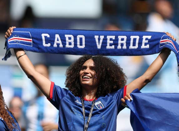 (260704) -- MIAMI, July 4, 2026 -- A fan of Cabo Verde cheers for the team before the round of 32 match between Argentina and Cabo Verde at the 2026 FIFA World Cup, WM, Weltmeisterschaft, Fussball at Miami Stadium, Miami, the United States, July 3, 2026. ) (SP)U.S.-MIAMI-FOOTBALL-FIFA WORLD CUP-ROUND OF 32-ARGENTINA VS CABO VERDE ZhangxChen 