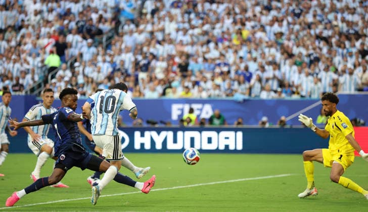 (260704) -- MIAMI, July 4, 2026 -- Lionel Messi (2nd R) of Argentina shoots and scores during the round of 32 match between Argentina and Cabo Verde at the 2026 FIFA World Cup, WM, Weltmeisterschaft, Fussball at Miami Stadium, Miami, the United States, July 3, 2026. ) (SP)U.S.-MIAMI-FOOTBALL-FIFA WORLD CUP-ROUND OF 32-ARGENTINA VS CABO VERDE ZhangxChen 