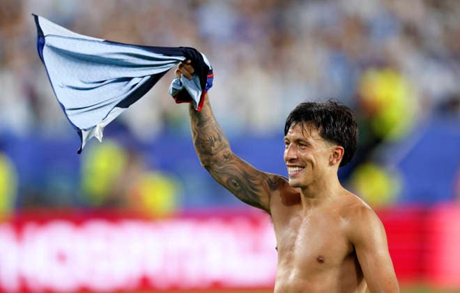 Argentina v Cabo Verde: Round of 32 - FIFA World Cup, WM, Weltmeisterschaft, Fussball 2026 Lisandro Martinez of Argentina celebrates after winning the FIFA World Cup 2026 Round Of 32 match between Argentina and Cabo Verde at Miami Stadium on July 3, 2026 in Miami Gardens, United States. Miami Gardens Miami Stadium FL United States Copyright: xAllstarxPicturexLibraryxLtdx