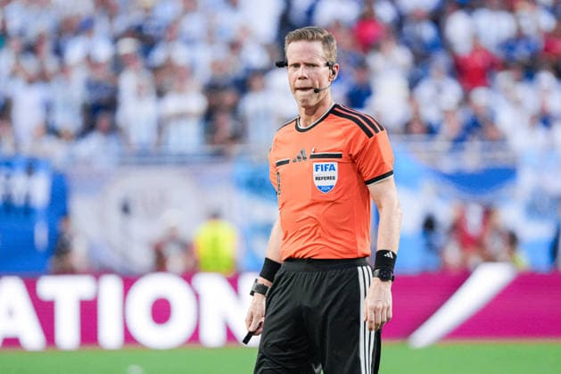 The Referee Drew Thomas Fischer looks on during a FIFA Men’s World Cup 2026 round of 32 football match between Argentina and Cape Verde at Miami Stadium, in Miami Gardens July 03 2026 (Photo by Alexandra Fechete SPP)  Copyright: xAlexandraxFechete SPPx Sportspressphoto_SPR184430